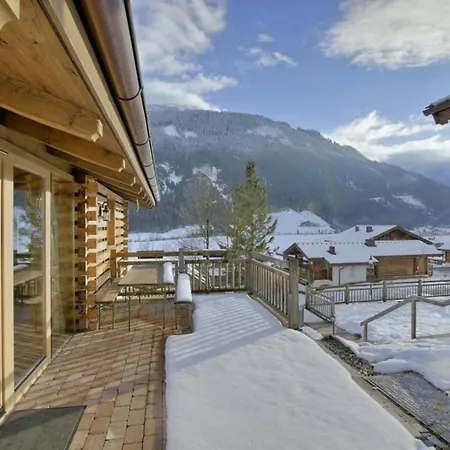 Schoeneben Edelhirsch * Wald im Pinzgau