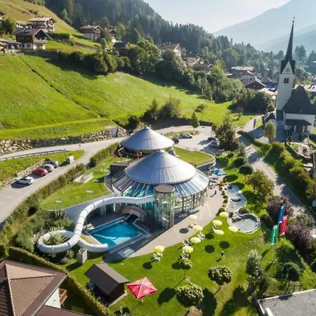 Schoeneben Edelhirsch * Wald im Pinzgau