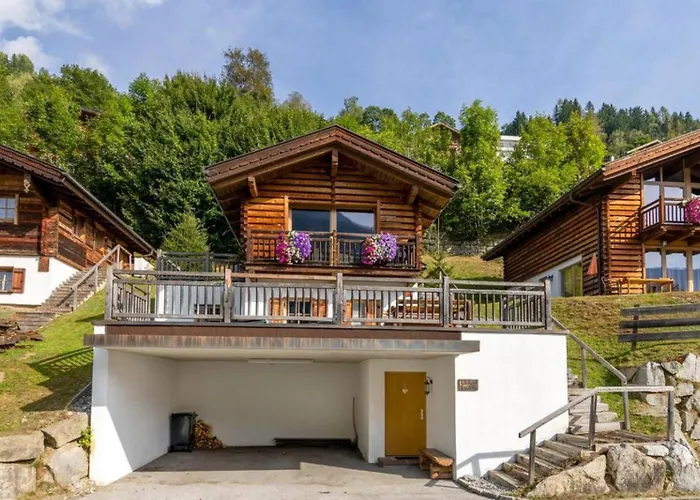 Schoeneben Edelhirsch * Wald im Pinzgau