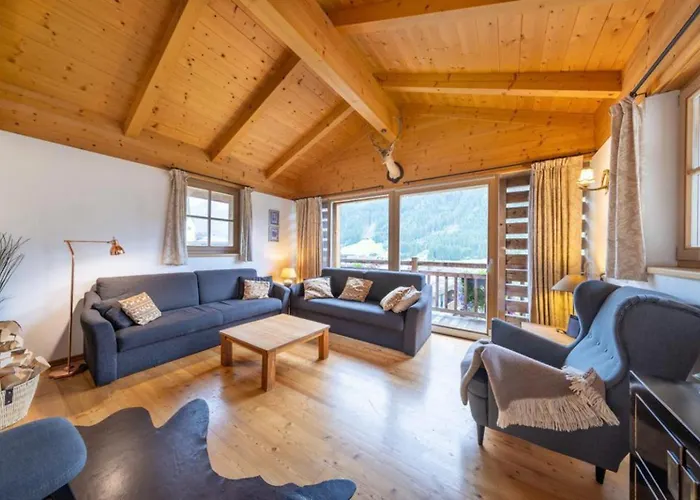 Schoeneben Edelhirsch Wald im Pinzgau