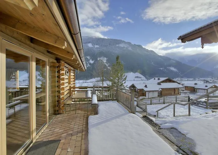 Schoeneben Edelhirsch * Wald im Pinzgau